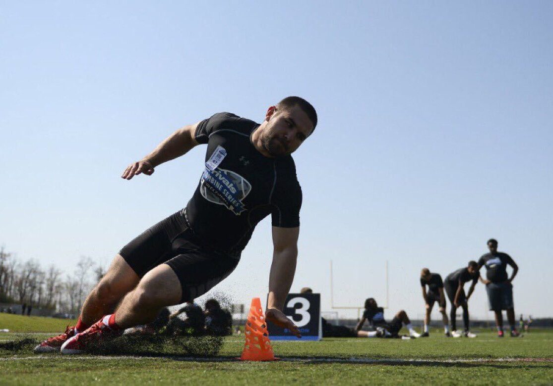 C20Y2ONUcAEN5Xq A man is running through an obstacle course.